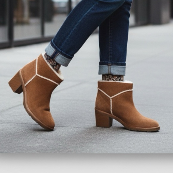 Ugg heeled boots - Picture 2 of 5